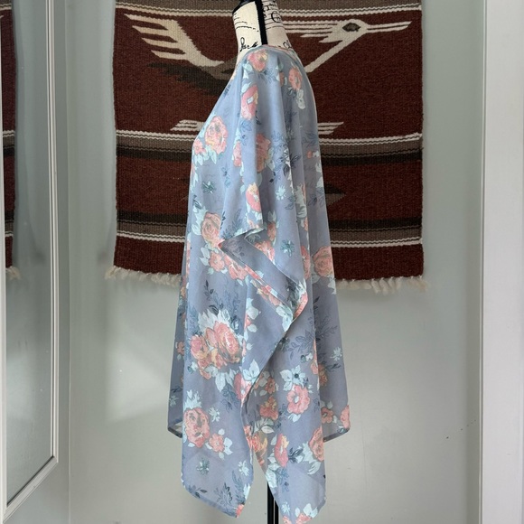 Torrid Floral Open Front Kimono Cardigan - Picture 3 of 7